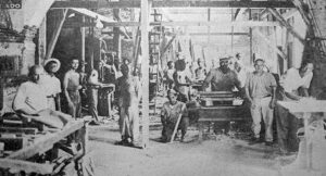 Vista interior del taller de carpintería propiedad de Inocencio Biada en Cárdenas (Ca. 1942).