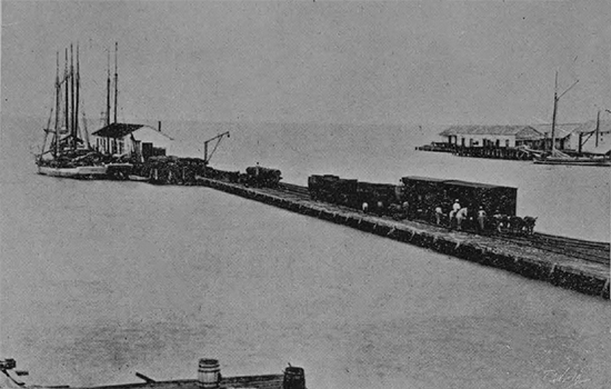 Muelle y meseta del almacén de Arechabala (Ca. 1900).
