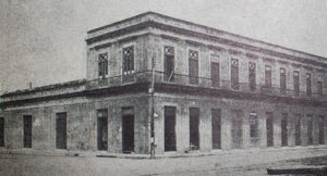 Edificio de la casa comercial Viuda de Garriga y Cía. en Cárdenas (Ca. 1942).