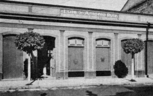Fachada del edificio que ocupaba la firma comercial de Luis y Antonio Ruiz en Cárdenas (Ca. 1928).