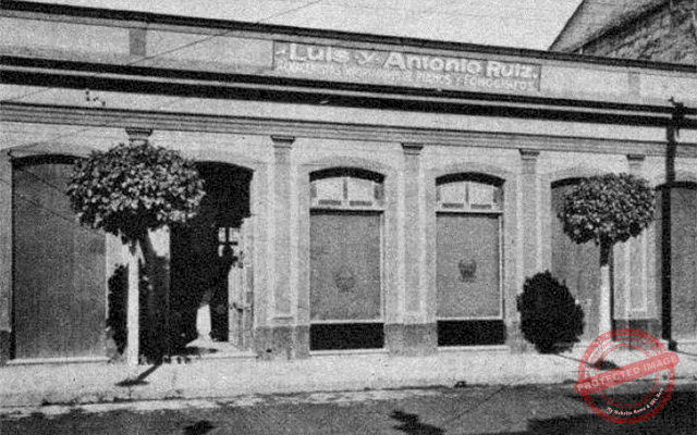 Fachada del edificio que ocupaba la firma comercial de Luis y Antonio Ruiz en Cárdenas (Ca. 1928).