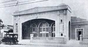 Cine Teatro Trianon en el barrio del Vedado, Habana (Ca. 1920).