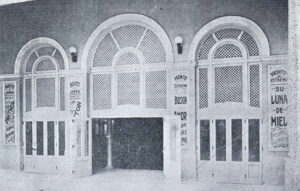 Un aspecto del elegante vestíbulo del cine Trianón (Ca. 1920).