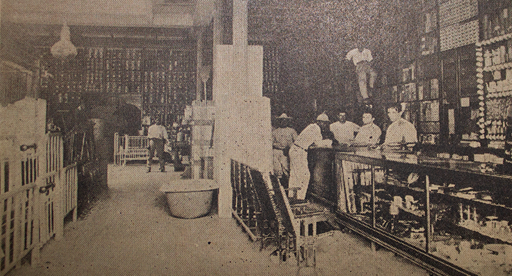 Vista parcial de la Ferretería La América de José Faguagua en Colón (Ca. 1924).