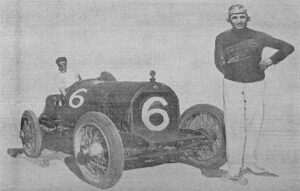 Guillermo Petriccione y la Cadillac con que ganó la carrera de 1920 en el Oriental Park, Habana.