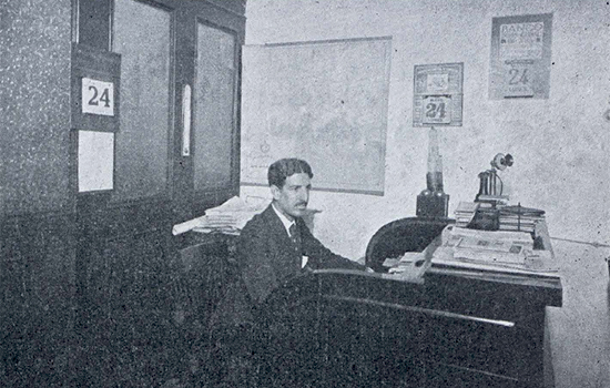 Nicasio Cubillas, jefe de la Sucursal de la calle de O'Reilly en su despacho del Banco Internacional de Cuba (Ca. 1920).