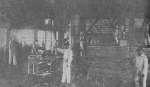 Vista interior de la Fábrica de Hielo de Iglesias Ribas y Comp. (Ca. 1900).