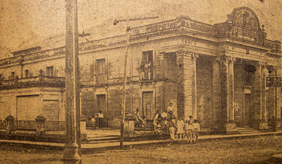 Teatro Martí cedido al municipio de Bolondrón por Ángel Labrador Lozano.