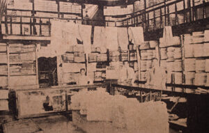 Departamento de ropa en la Casa Fundora de Manguito (Ca. 1924).