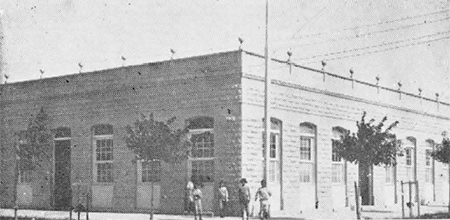 Vista de la escuela pública Ricardo de la Torre en Caibarién, provincia Santa Clara (Ca. 1926).