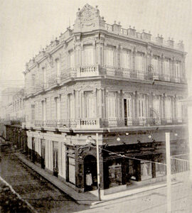 Edificio de la tienda La Filosofía de Díaz y Lizama S. en C. (Ca. 1917).