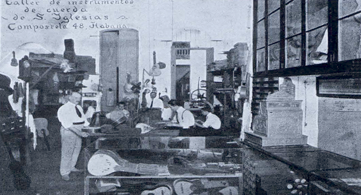 Taller de instrumentos de cuerdas del Sr. Salvador Iglesias en la Habana (Ca. 1918).