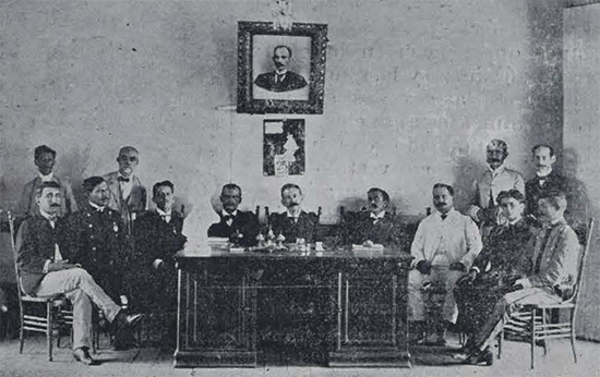 Miembros del Ayuntamiento de Cruces. Dr. Eusebio Álvarez, Alcalde y el Secretario Ignacio Delmonte (Ca. 1904).