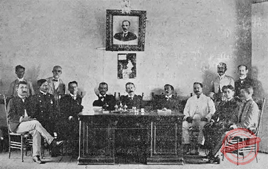 Miembros del Ayuntamiento de Cruces. Dr. Eusebio Álvarez, Alcalde y el Secretario Ignacio Delmonte (Ca. 1904).