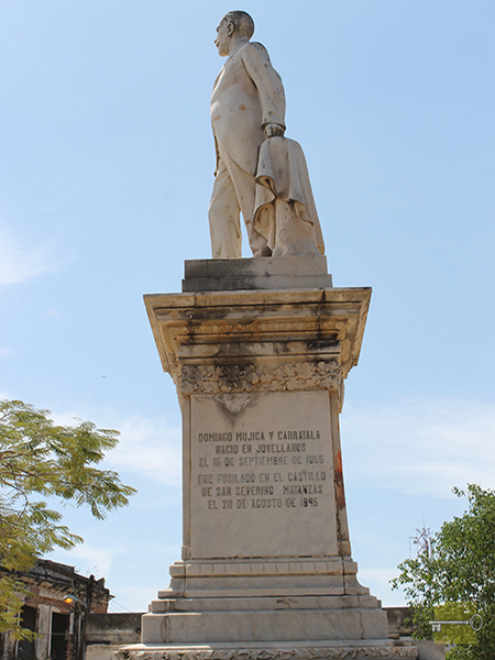 Estatua a Domingo Mujica Carratalá en Jovellanos (Ca. 2012)