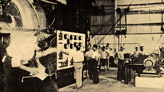 Vista interior y maquinarias de la planta de energía maremotérmica de Georges Claude en Matanzas (Ca. 1930).