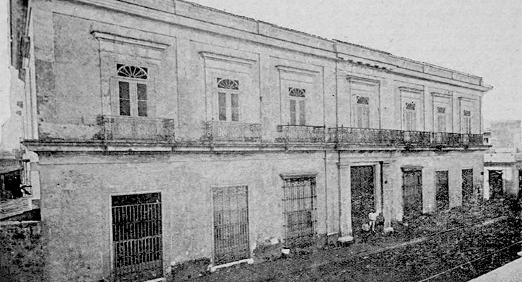 Vista exterior del Sanatorio Habana en la Calzada de San Lázaro (Ca. 1899).