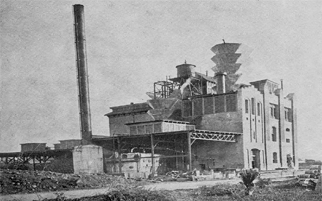 Vista posterior del edificio de la Compañía Cervecera de Santiago de Cuba (Ca. 1912).