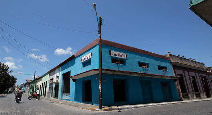 Vista del edificio actual donde estuvo el Garaje Vázquez de Claudio Vázquez Valdés hacia 1942 (Mayo 2023).