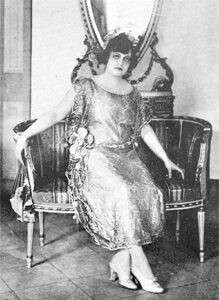 Señorita Flora Mora (Ca. 1923).