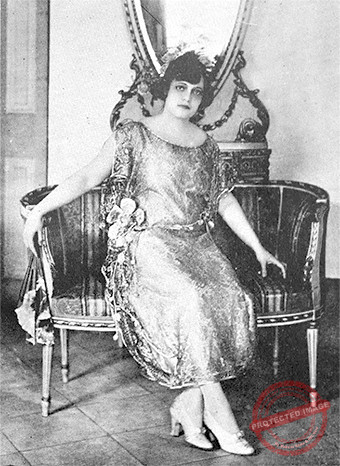 Señorita Flora Mora (Ca. 1923).