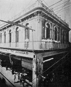 Vista exterior del nuevo edificio de La Primera de Aguiar (Ca. 1910).