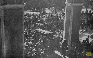 La muerte del general Máximo Gómez. Llegada del féretro al Palacio Presidencial (Foto de Santa Coloma, 1905).