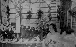 Vista interior de El Louvre en la Habana el día de su inauguración (Ca. 1919).