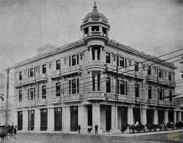 Hotel Manhattan situado en San Lázaro y Belascoain ciudad Habana propiedad de Guillermo del Toro (Ca. 1910)