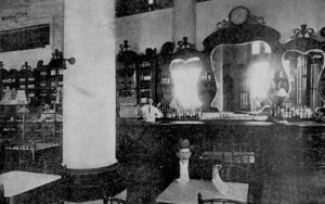 Vista de la lujosa cantina del Hotel Manhattan (Ca. 1919).