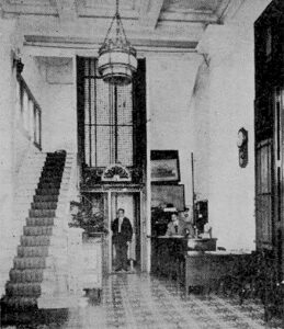 Aspecto interior del Hotel Manhattan (Ca. 1919).