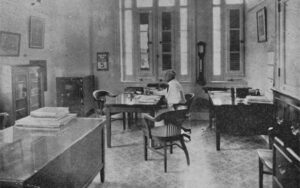 El Capitán C. H. Stapleton en su despacho de la Havana Coal Co. (Ca. 1921).