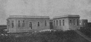 Central Manatí - Vista exterior del edificio del hospital (Ca. 1918).