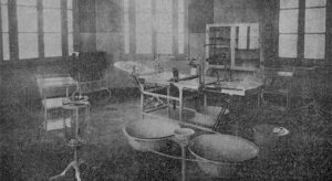 Central Manatí - Sala de cirugía del hospital de la fábrica de azúcar (Ca. 1918).