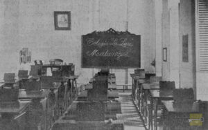 Colegio La Luz en Matanzas: Aula amueblada con pupitres construidos en Cuba (Ca. 1914).