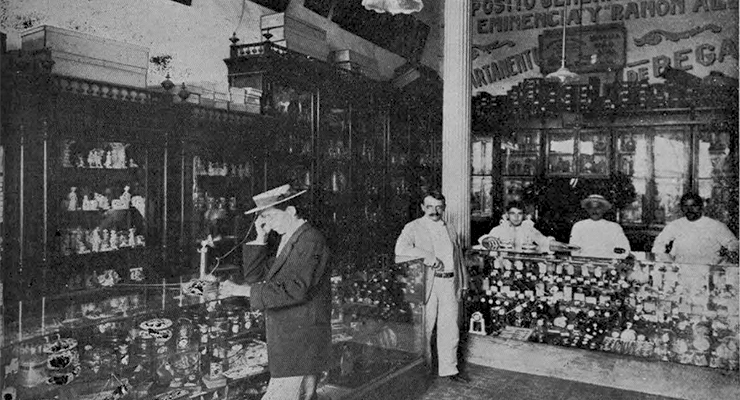 Vista interior de la casa de regalos de la fábrica de cigarros y picadura La Eminencia en la Habana (Ca. 1914)