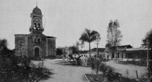 Plaza de la Iglesia en el poblado de Güines provincia de Mayabeque, Cuba (Ca. 1912).