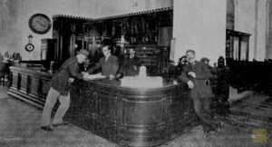 Hotel Pasaje de la Habana. Vista de la Oficina de recepción conocida en Cuba como Carpeta (Ca. 1910).