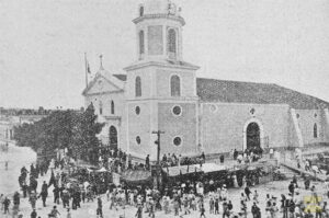 Iglesia parroquial Nuestra Señora de la Asunción en Guanabacoa. El Ayuntamiento conduciendo el histórico pendón (Ca. 1894).