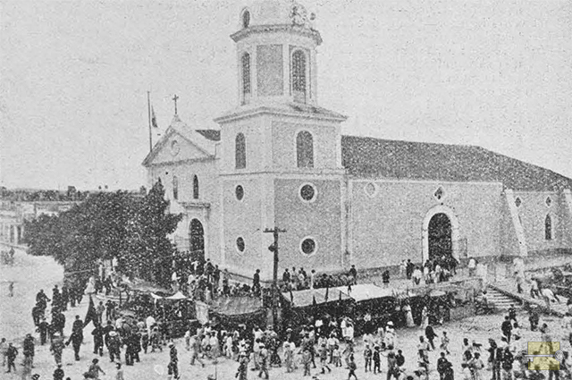 Iglesia parroquial Nuestra Señora de la Asunción en Guanabacoa. El Ayuntamiento conduciendo el histórico pendón (Ca. 1894).