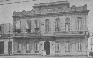 Edificio del Laboratorio Bluhme y Ramos en la calle de San Lázaro, Habana (Ca. 1918).