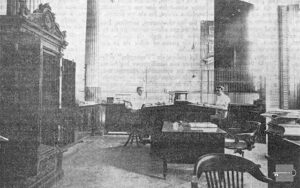 Vista del escritorio y oficina de la firma tabacalera A. González S. en C. (Ca. 1918).
