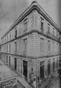 Edificio ocupado por la fábrica de sábanas Velma en la Habana (Ca. 1918).