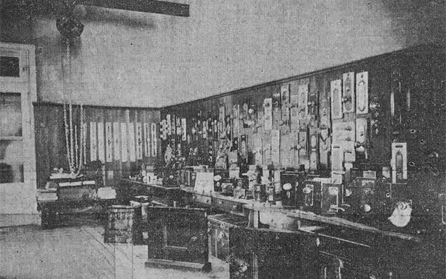 Otro aspecto de la exposición de productos vendidos por la Reciprocity Supply Company (Ca. 1918).
