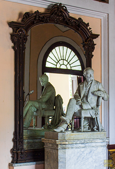 Estatua de Tomás Terry y Adán