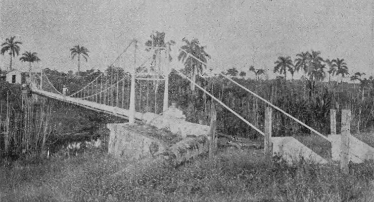 Acueducto de Matanzas. Puente colgante de acero sobre el río San Agustín para conducir la tubería principal a la ciudad (Ca. 1901).
