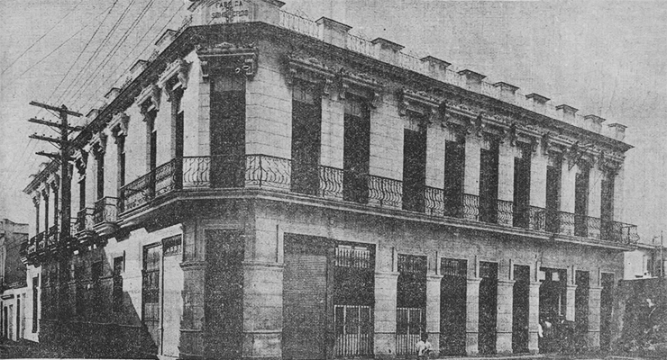 Compañía Industrial Sombrerera. Edificio de la fábrica situada en Corrales esquina Factoría, Habana (Ca. 1918).