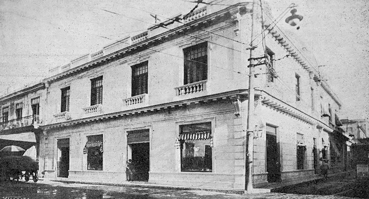 Edificio de la tienda El Águila de Oro de Ramón García Díaz y Salomón Maduro en la Habana (Ca. 1918).