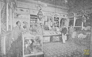 Vista del interior de la tienda El Japón de Manuel Carranza en la Habana (Ca. 1894).