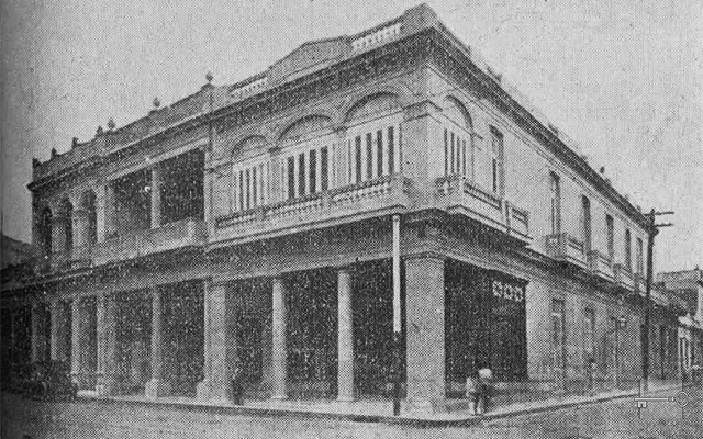 Edificio de la fábrica y depósito de bastidores de Vicente Gómez y Ca. en Galiano 46 (Habana, 1918).